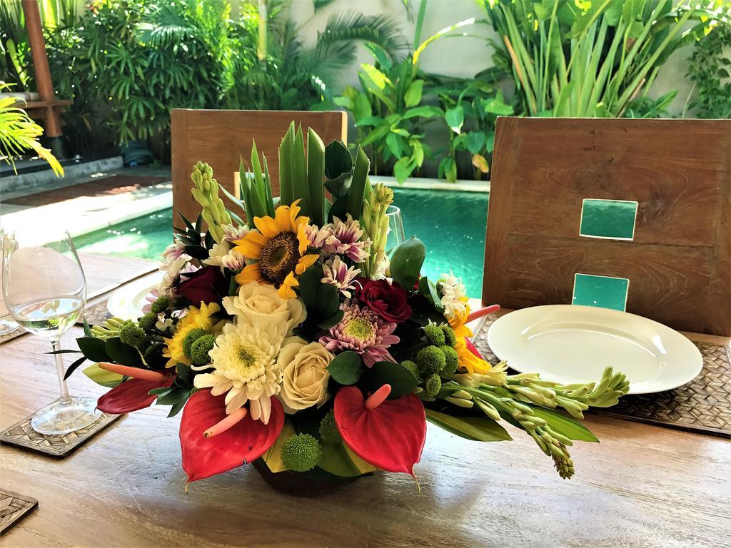 Rumah Indah Villa Seminyak Rum bild